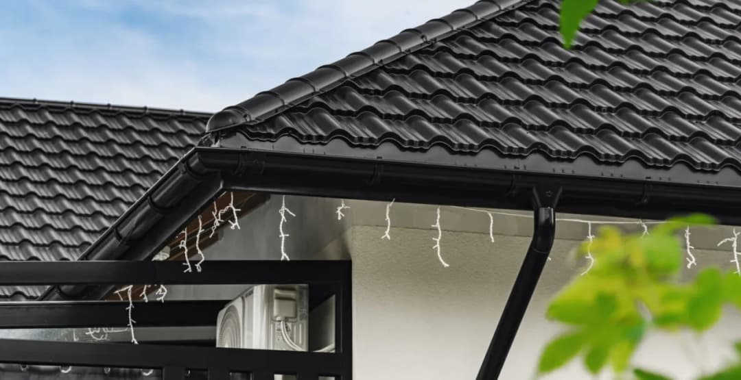 Co ile haki do rynny PVC? Poznaj kluczowe zasady montażu