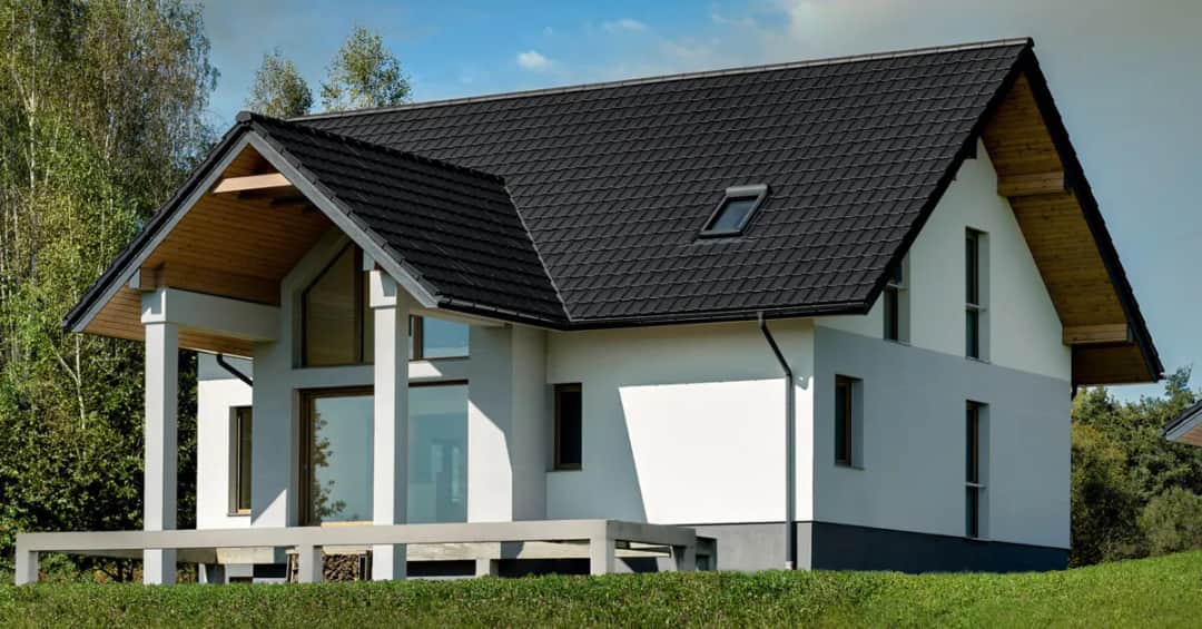 Ile waży dachówka ceramiczna? Kluczowe informacje dla Twojego dachu