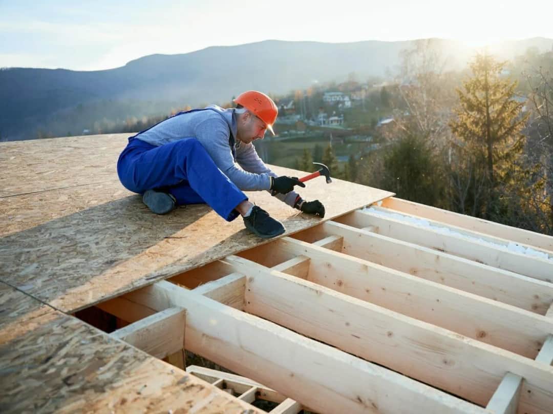 Jaka płyta OSB na poddasze? Wybierz odpowiednią klasę i grubość