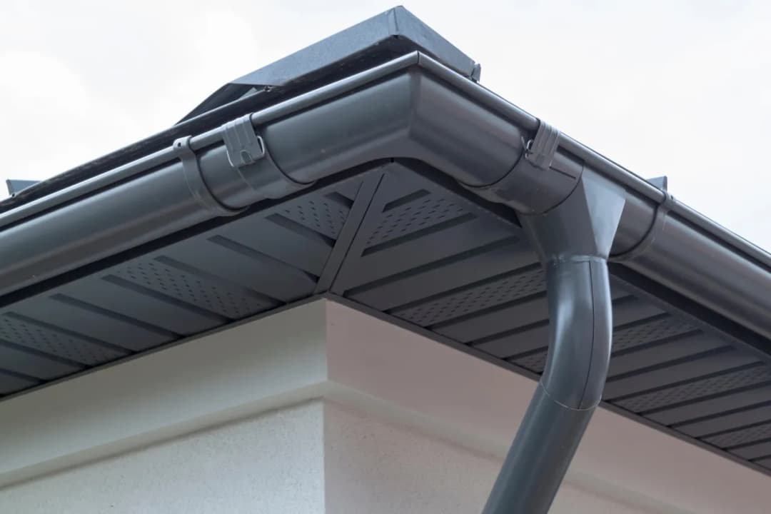 Jak zamontować rynny plastikowe – uniknij najczęstszych błędów montażu