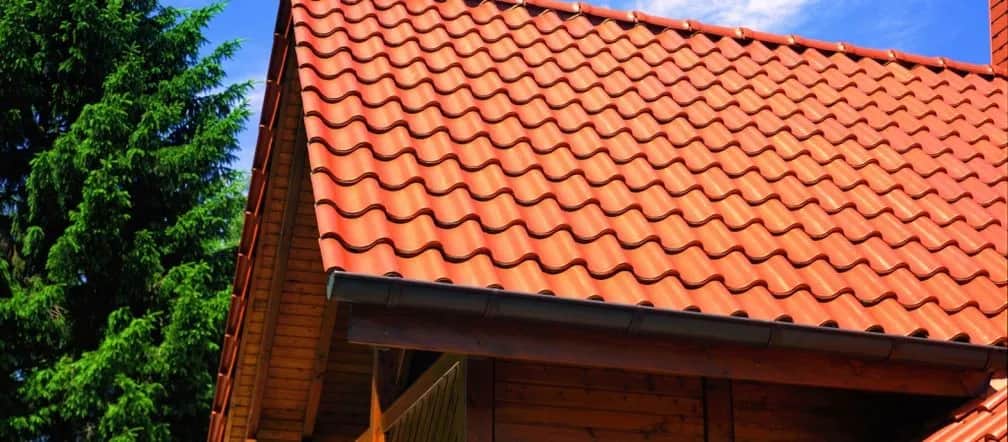 Jak się kładzie dachówkę - uniknij najczęstszych błędów w instalacji